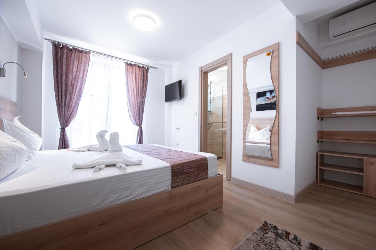 Polu-X Hotel Vama Veche Buitenkant foto