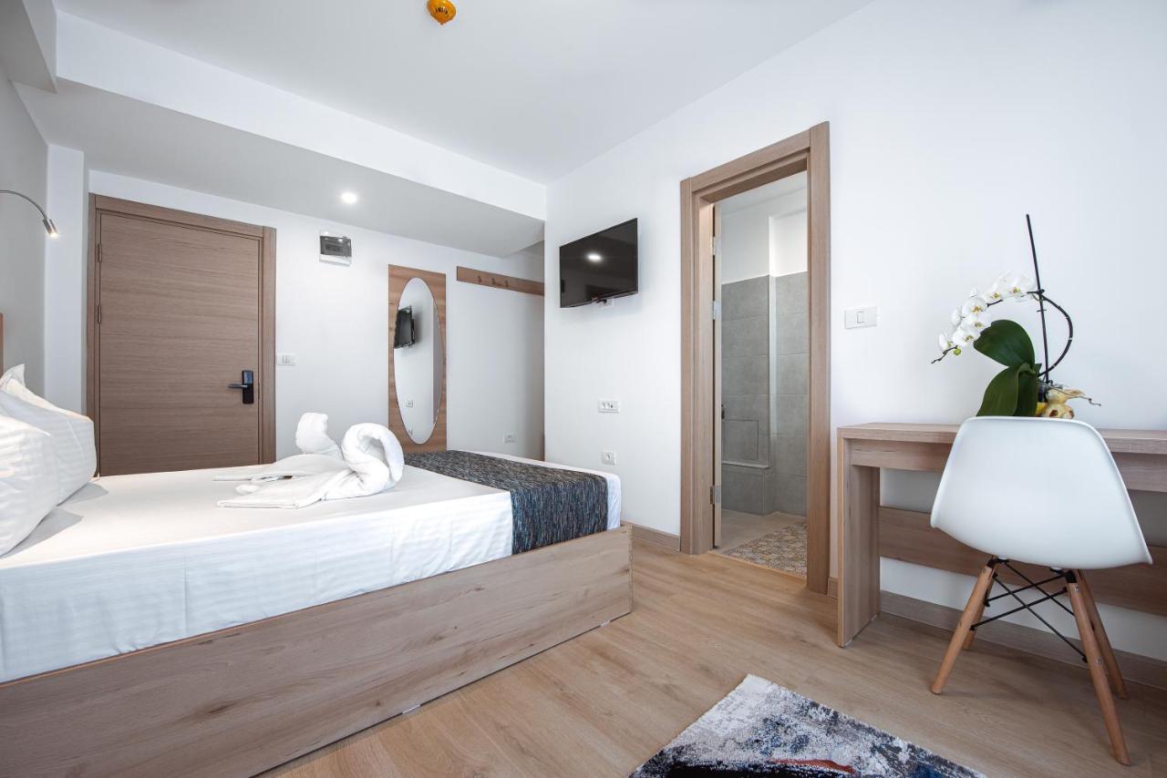 Polu-X Hotel Vama Veche Buitenkant foto