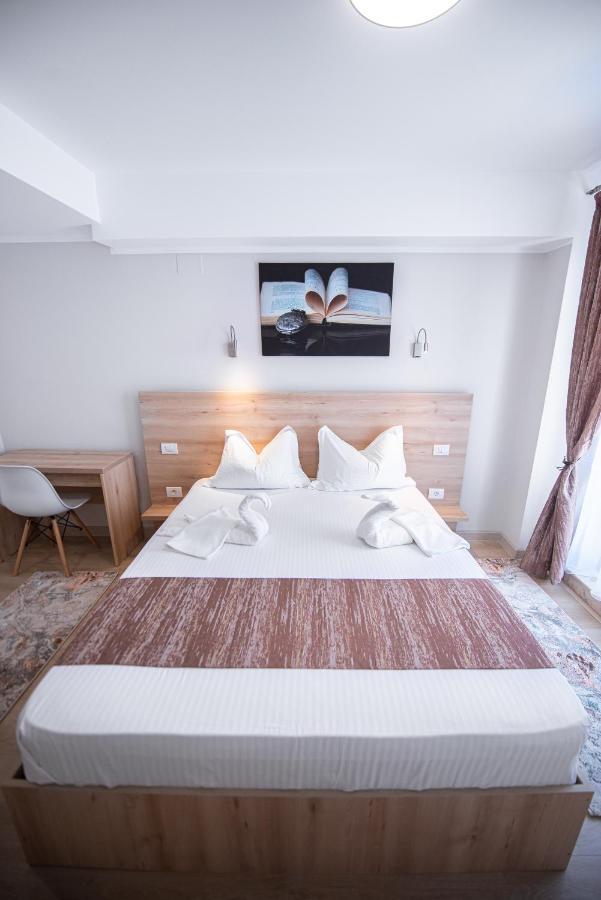 Polu-X Hotel Vama Veche Buitenkant foto