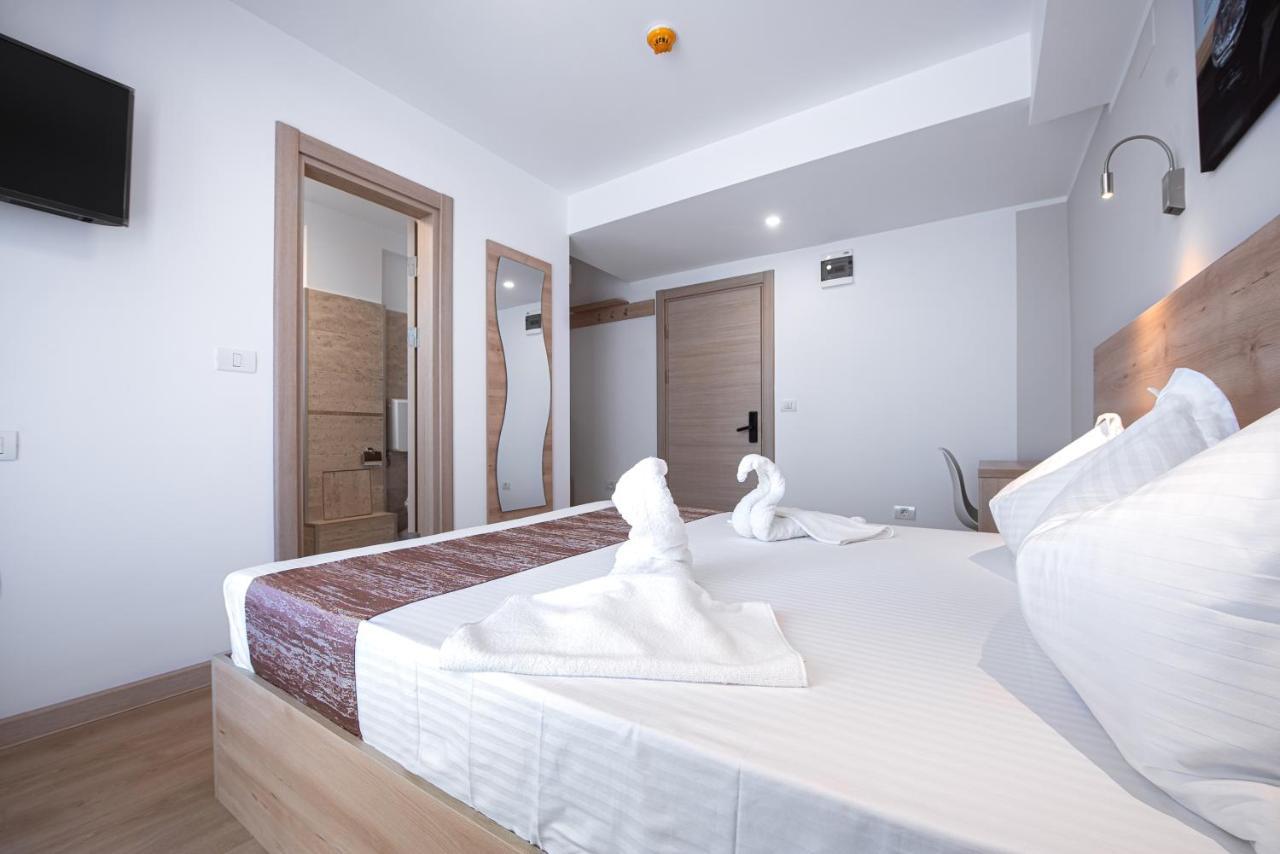 Polu-X Hotel Vama Veche Buitenkant foto
