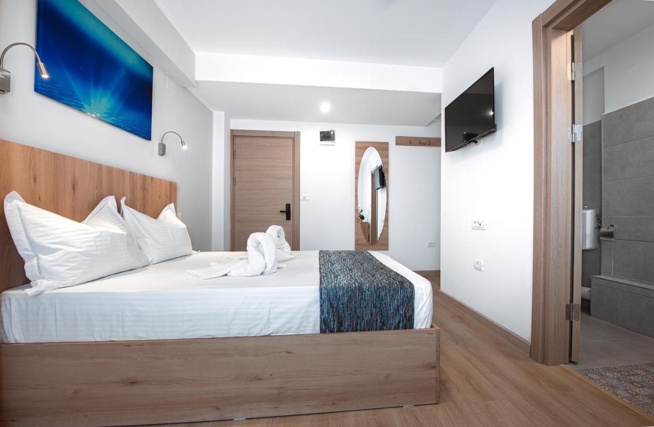 Polu-X Hotel Vama Veche Buitenkant foto